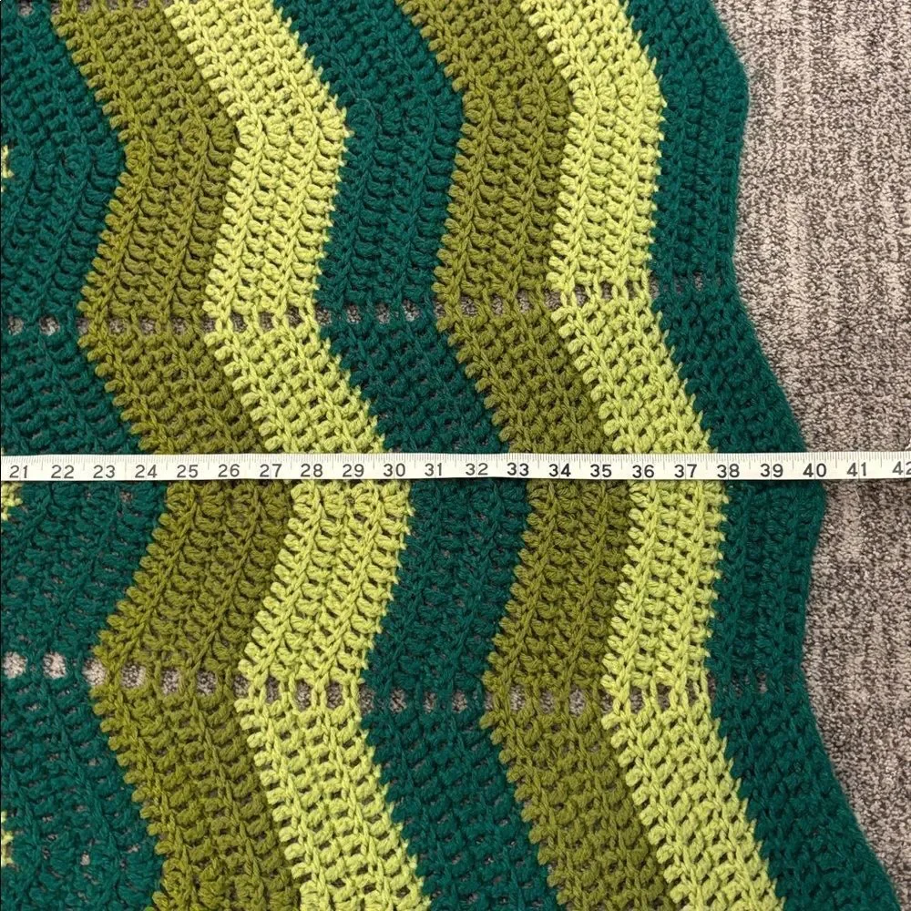 🎀Vintage🎀 Handmade Green Chevron Hand Knit Blanket 40inx62in